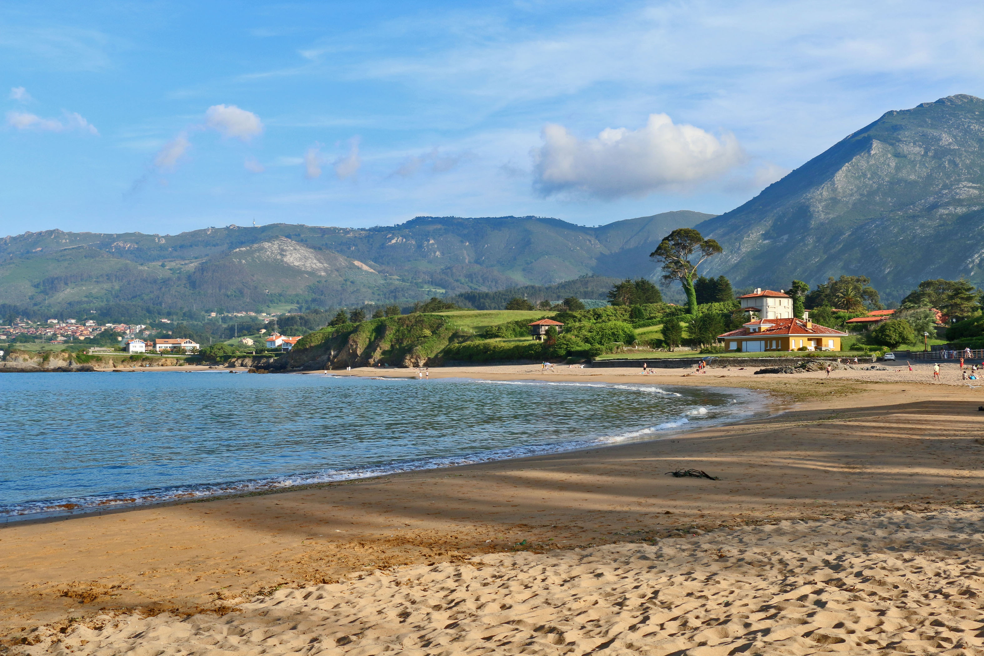 Playas y Acantilados